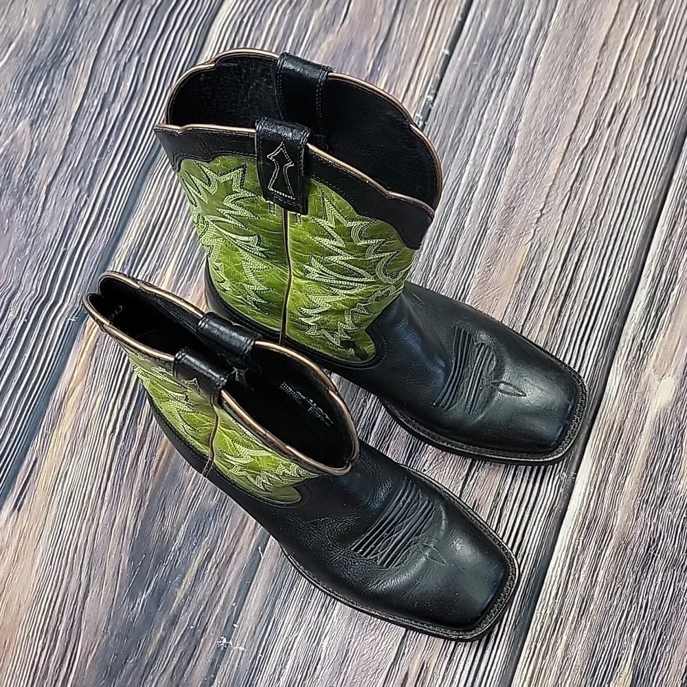 Mens size 9 Ariat boots
